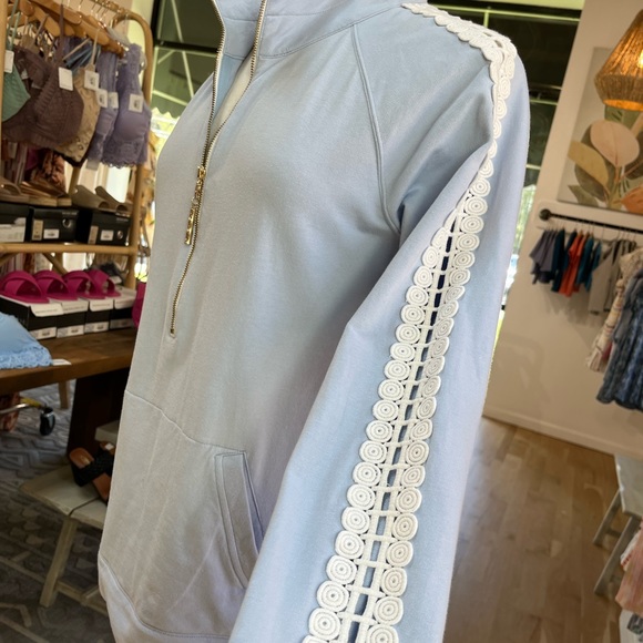 Lilly Pulitzer 🏝️ Skipper Popover, Medium, Lt. Blue, GUC - Picture 5 of 7